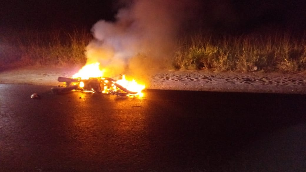 Acidente envolvendo motocicleta deixa duas pessoas mortas na ERS-030, em Gravataí