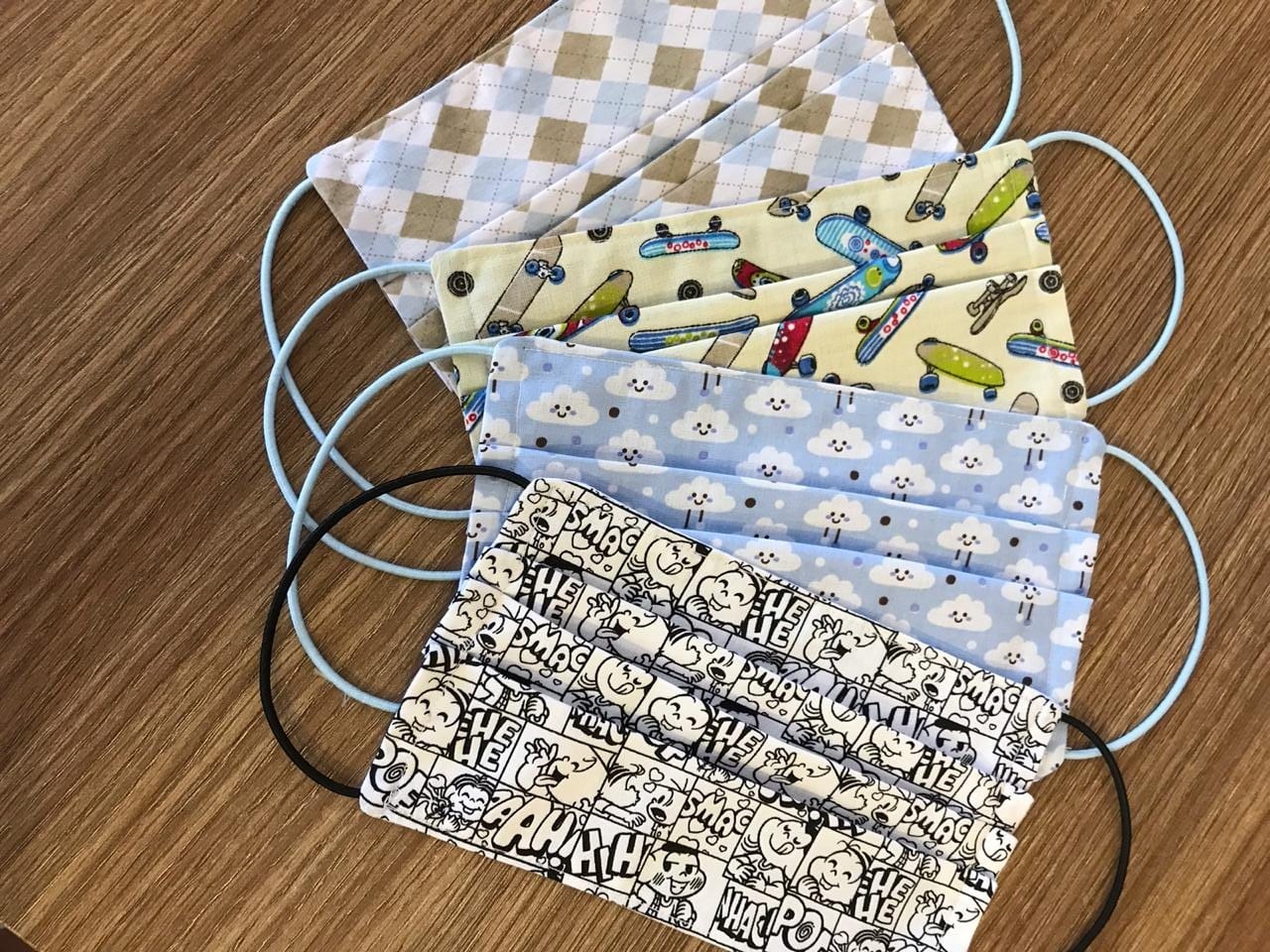 Moradora de Gravataí produz máscaras de tecido em casa para quem precisa