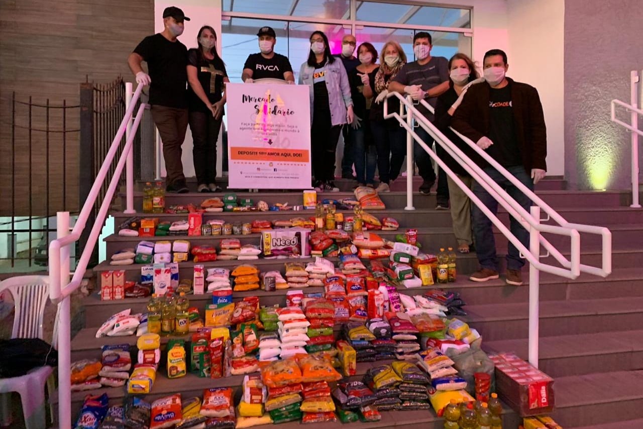 Igreja promove drive thru de orações e solidariedade em Gravataí