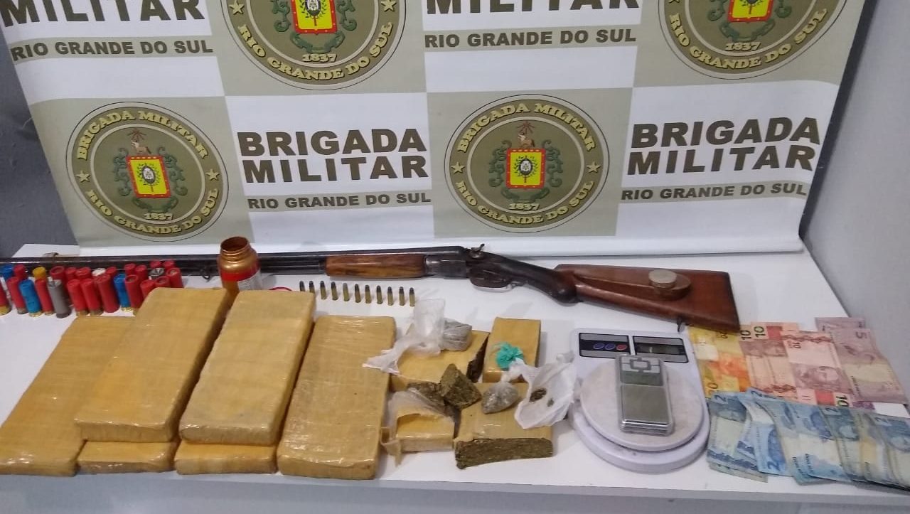 Abordagens terminam com três presos e quilos de maconha apreendidos em Gravataí