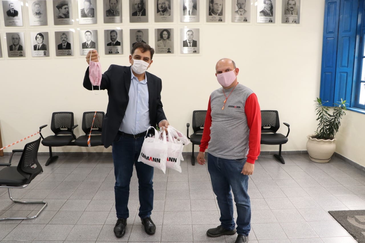 Ammann doa 640 máscaras ao Comitê de Gravataí; empresário da cidade contribui com dinheiro e cestas básicas