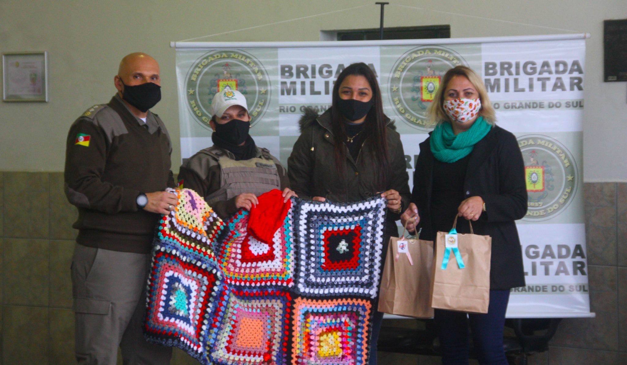 Em meio à pandemia, iniciativa da Brigada Militar vai cuidar e esquentar idosos de asilos em Gravataí