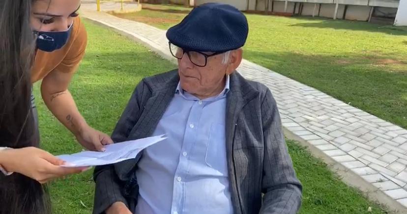 Cartas rompem o isolamento e aproximam corações em residencial geriátrico de Gravataí