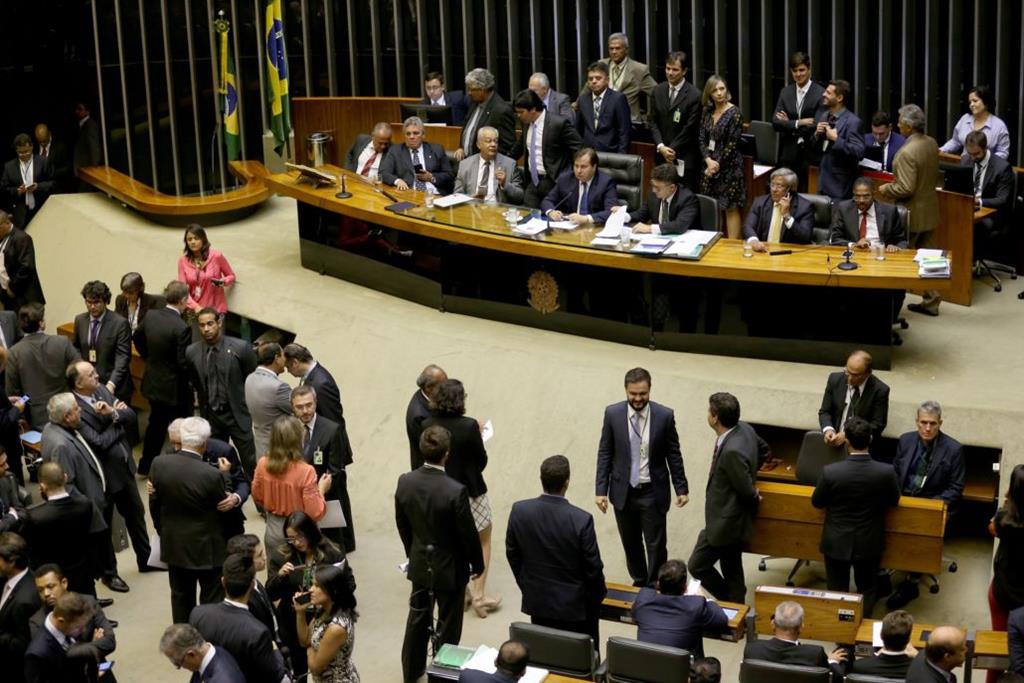 Projeto para perdoar dívida bilionária de igrejas contou com votos favoráveis de 17 deputados gaúchos; veja a lista
