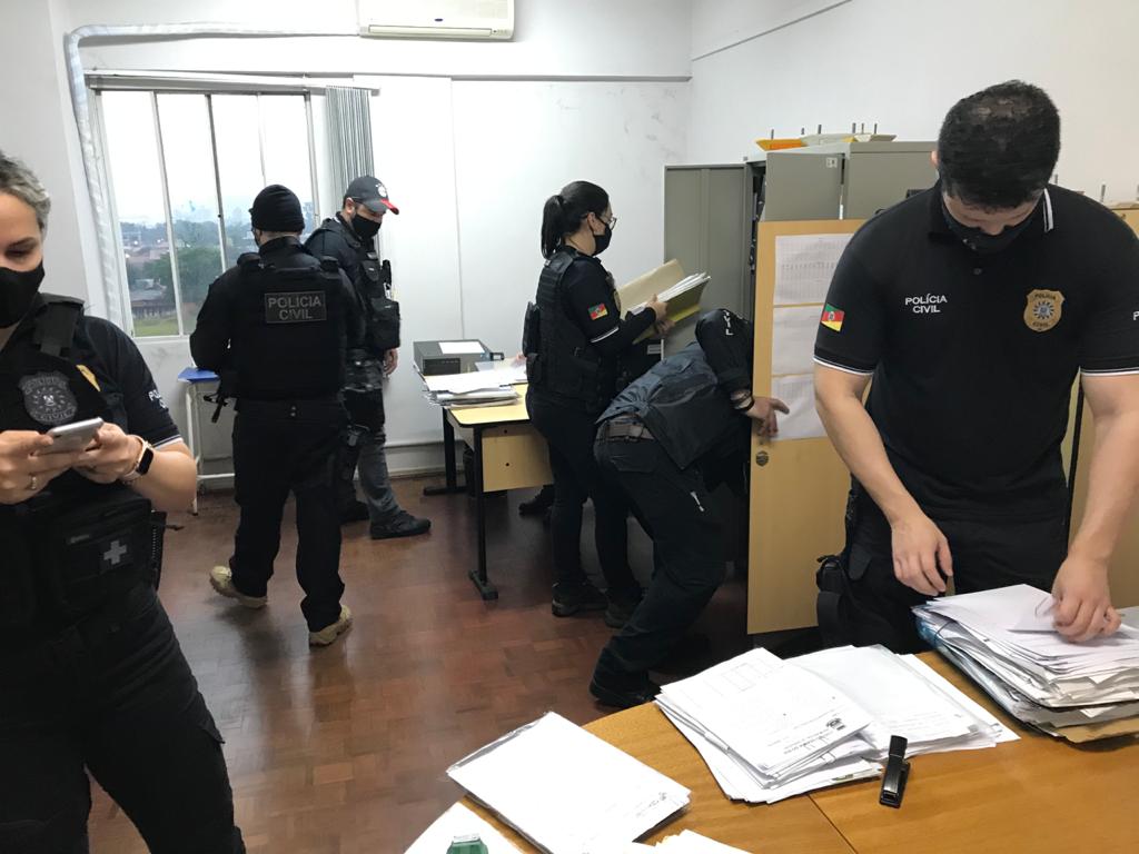 Alvo de operação em Gravataí indeferia projetos e apresentava serviços particulares como solução, aponta investigação