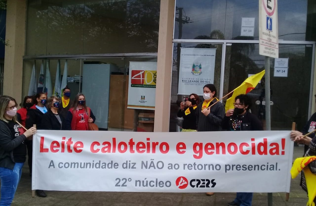 Escolas de Gravataí e região protestam contra o retorno das aulas e responsabilizam Leite pela vida de professores e alunos