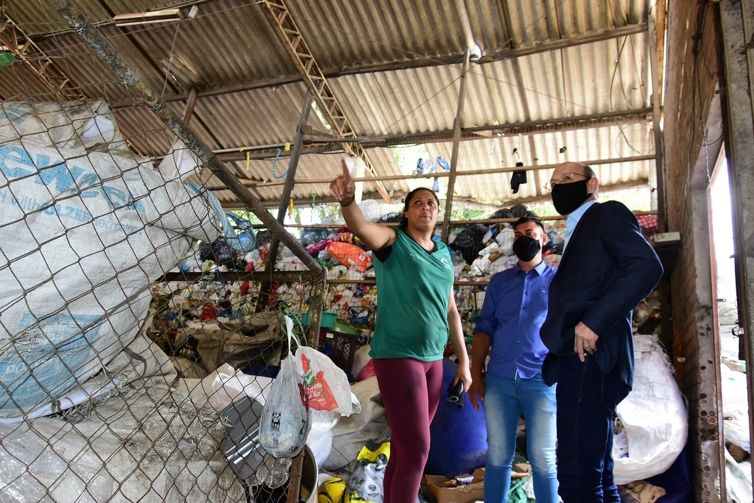 Mais de 20 famílias que vivem da coleta seletiva serão beneficiadas com reforma de associação em Cachoeirinha