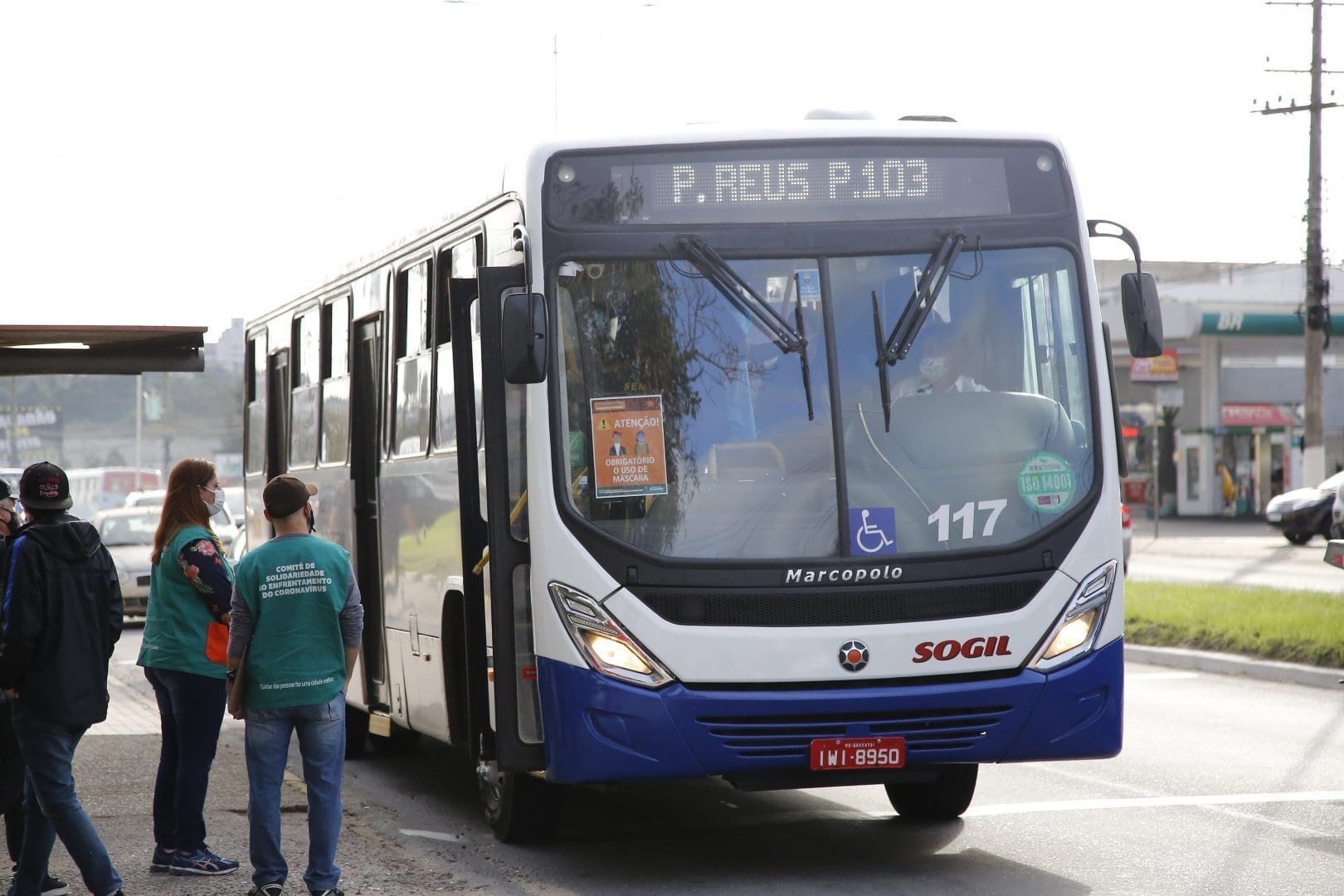 Linhas de ônibus deverão circular com metade da lotação a partir deste sábado