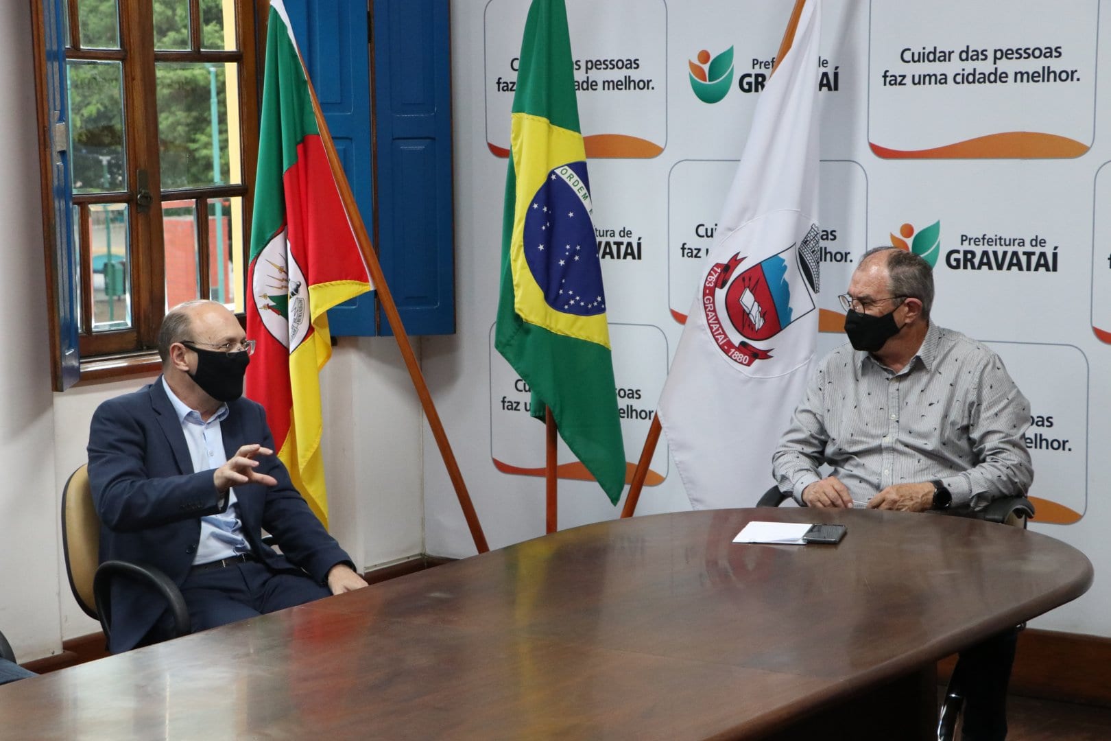 Apelo à comunidade e alerta no sistema de saúde; o que falam os prefeitos Miki Breier e Zaffalon
