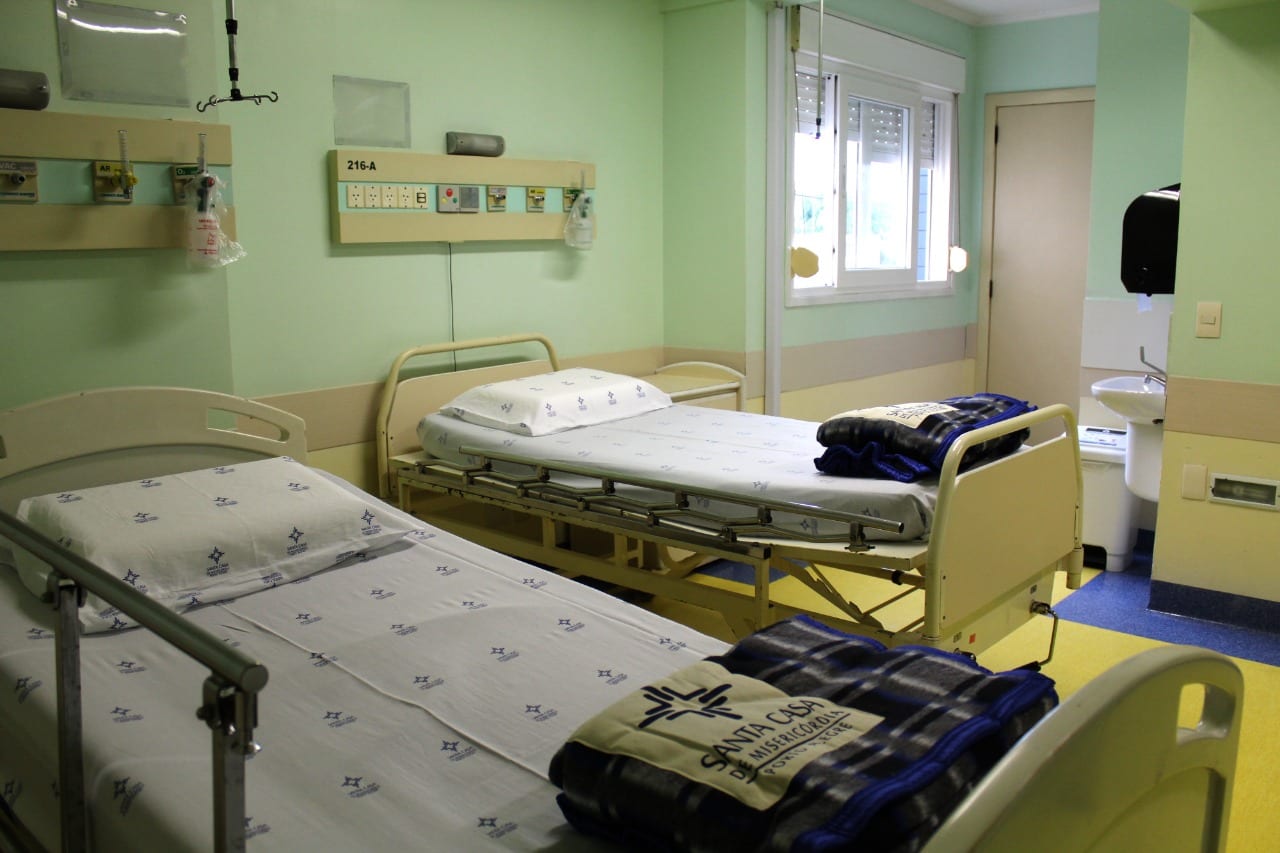 Hospital Dom João Becker triplica capacidade de leitos COVID em poucos dias