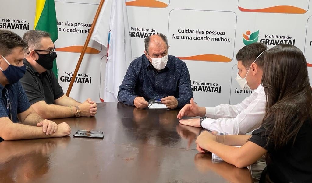 “Estamos cansados das desculpas da Corsan”, cobra prefeito em reunião