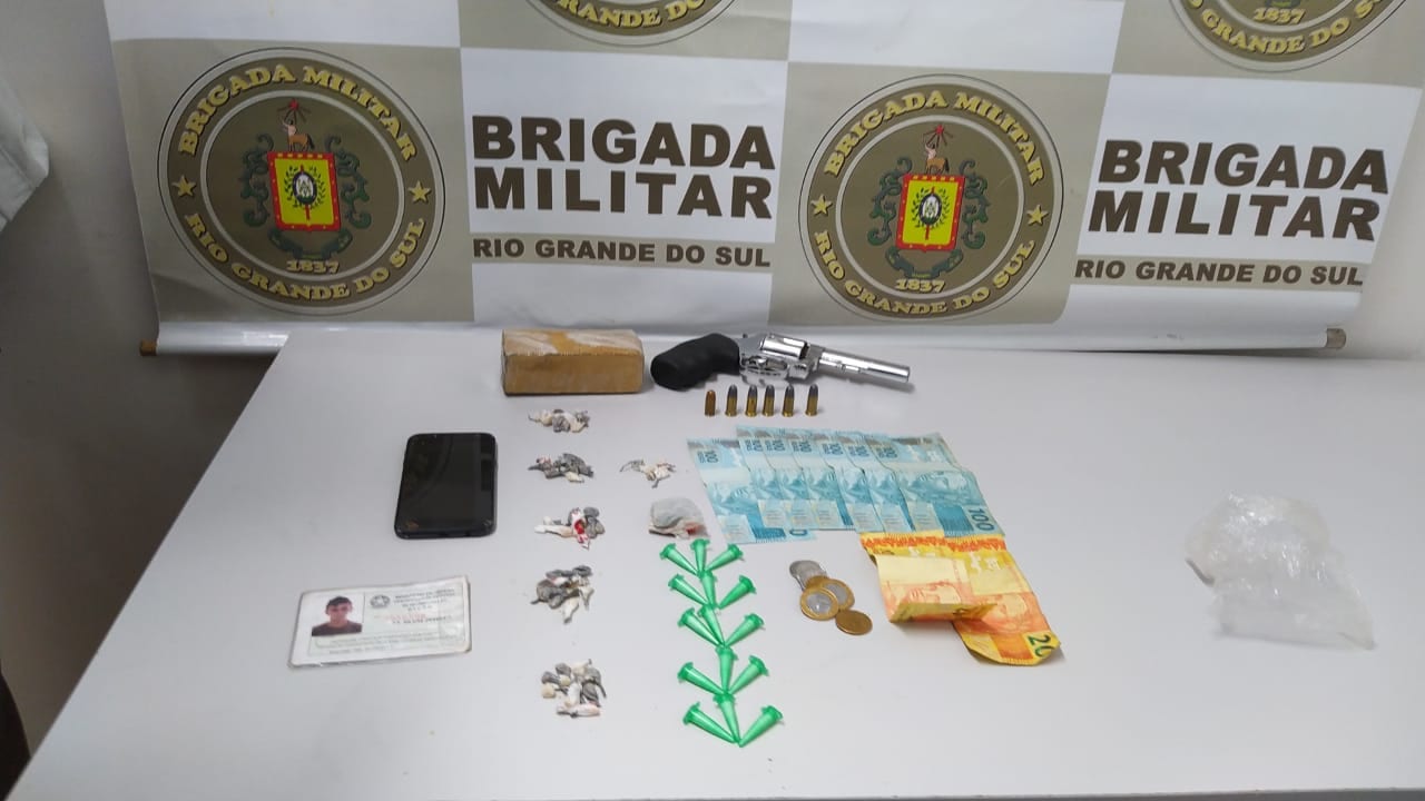 Homem de 22 anos é preso por tráfico e porte ilegal de arma em Gravataí