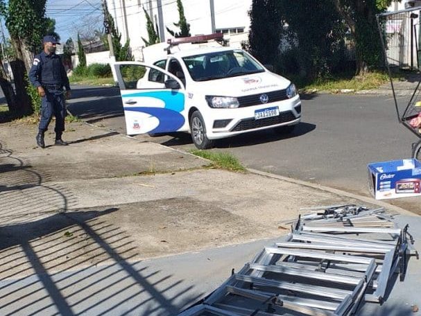 Homem é preso após furtar janelas de escola em construção em Gravataí