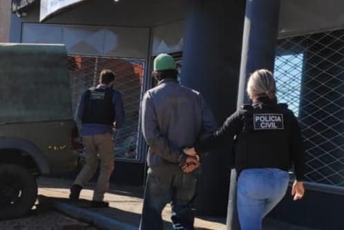 Homem é preso suspeito de abusar sexualmente das três filhas e uma enteada em Gravataí