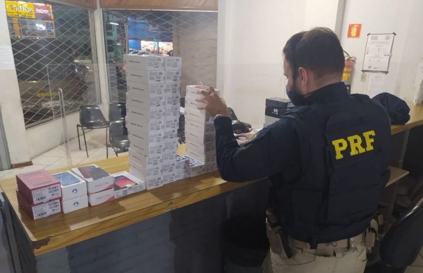 Polícia prende trio que transportava 68 celulares sem procedência em Gravataí