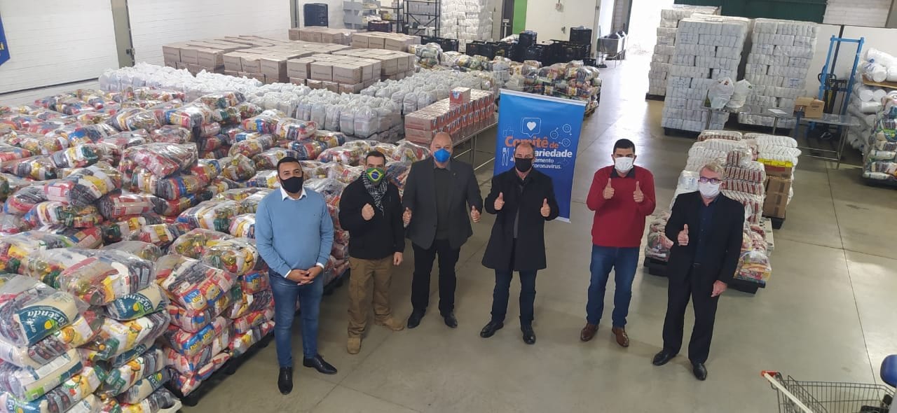 Mais de 200 cestas básicas e 300 litros de leite foram doados ao Comitê da Solidariedade de Gravataí
