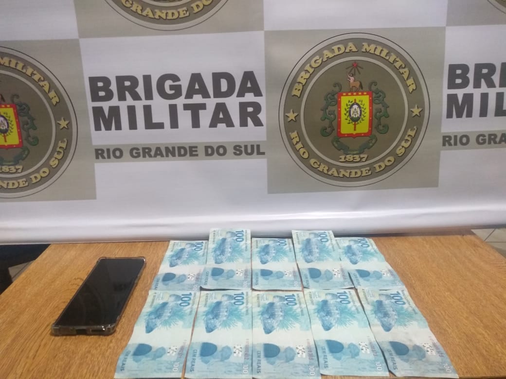 Homem é preso em Gravataí ao tentar pagar consumo em posto de gasolina com notas falsas