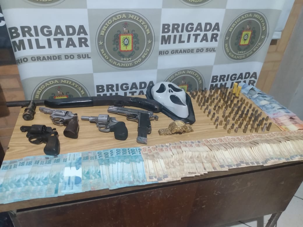 Abordagem termina na prisão de homem e apreensão de cinco armas em Gravataí