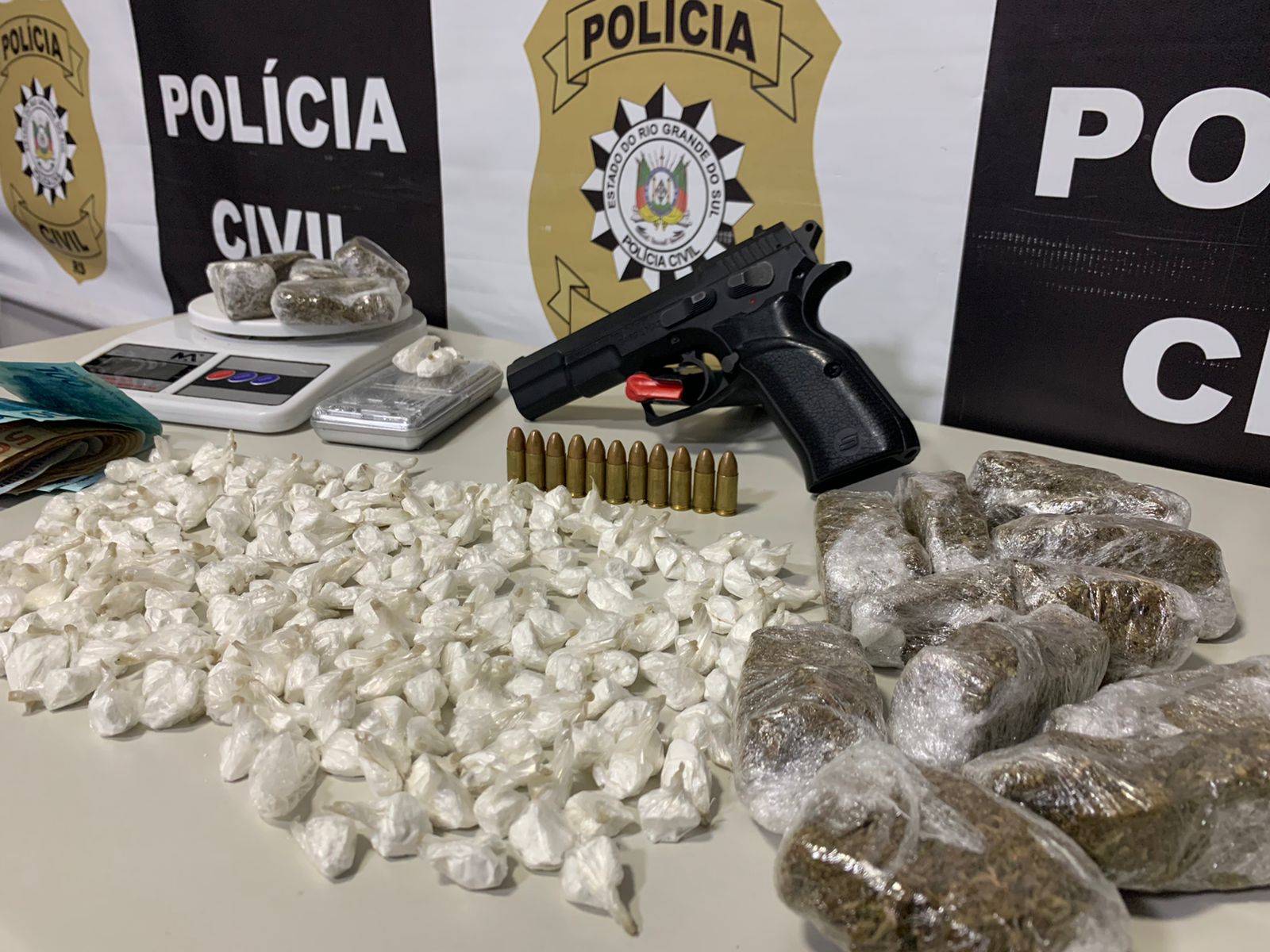 Investigação descobre casa usada para armazenar drogas em Gravataí; três foram presos