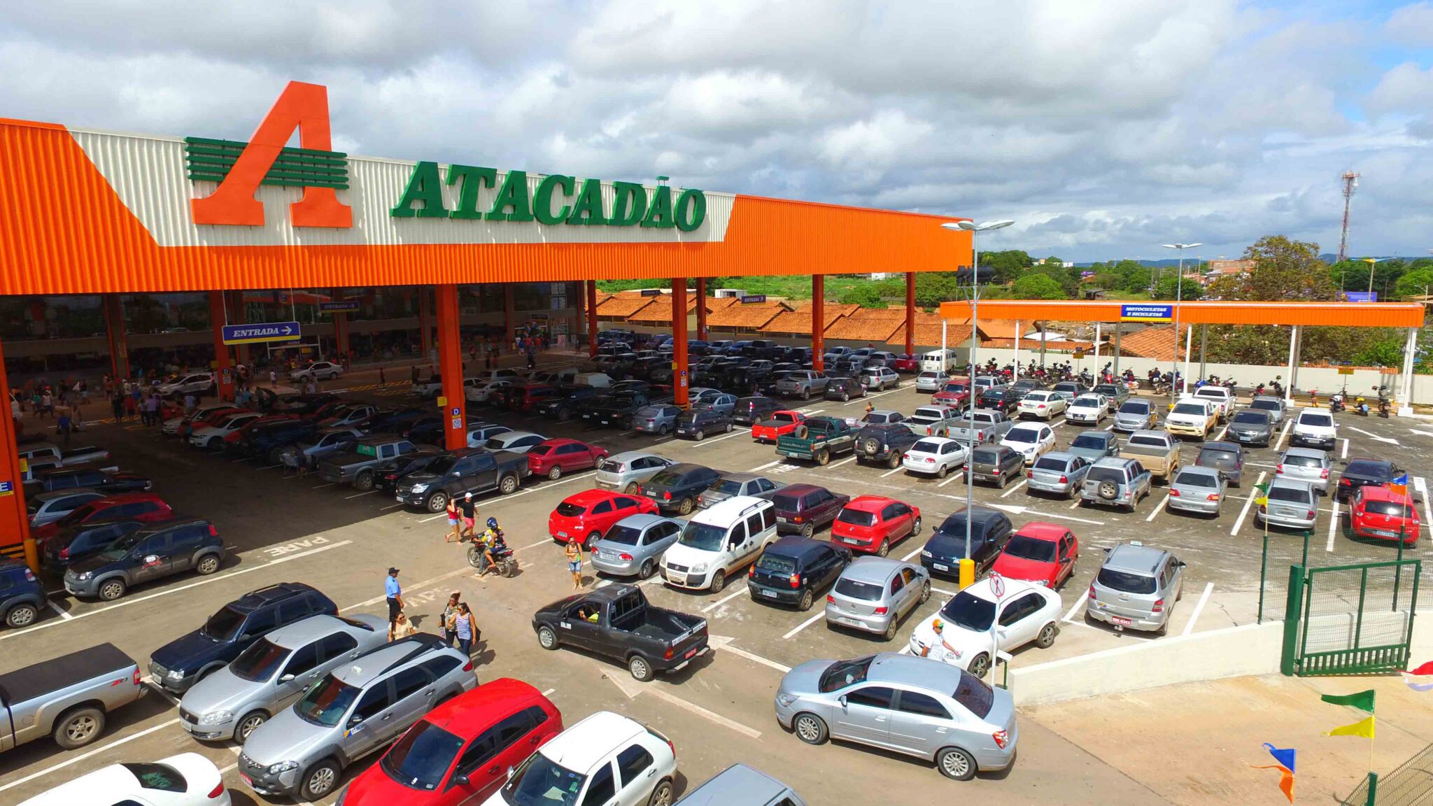 Atacadão abre 300 vagas de emprego em Gravataí e outras cidades do RS; veja como se candidatar