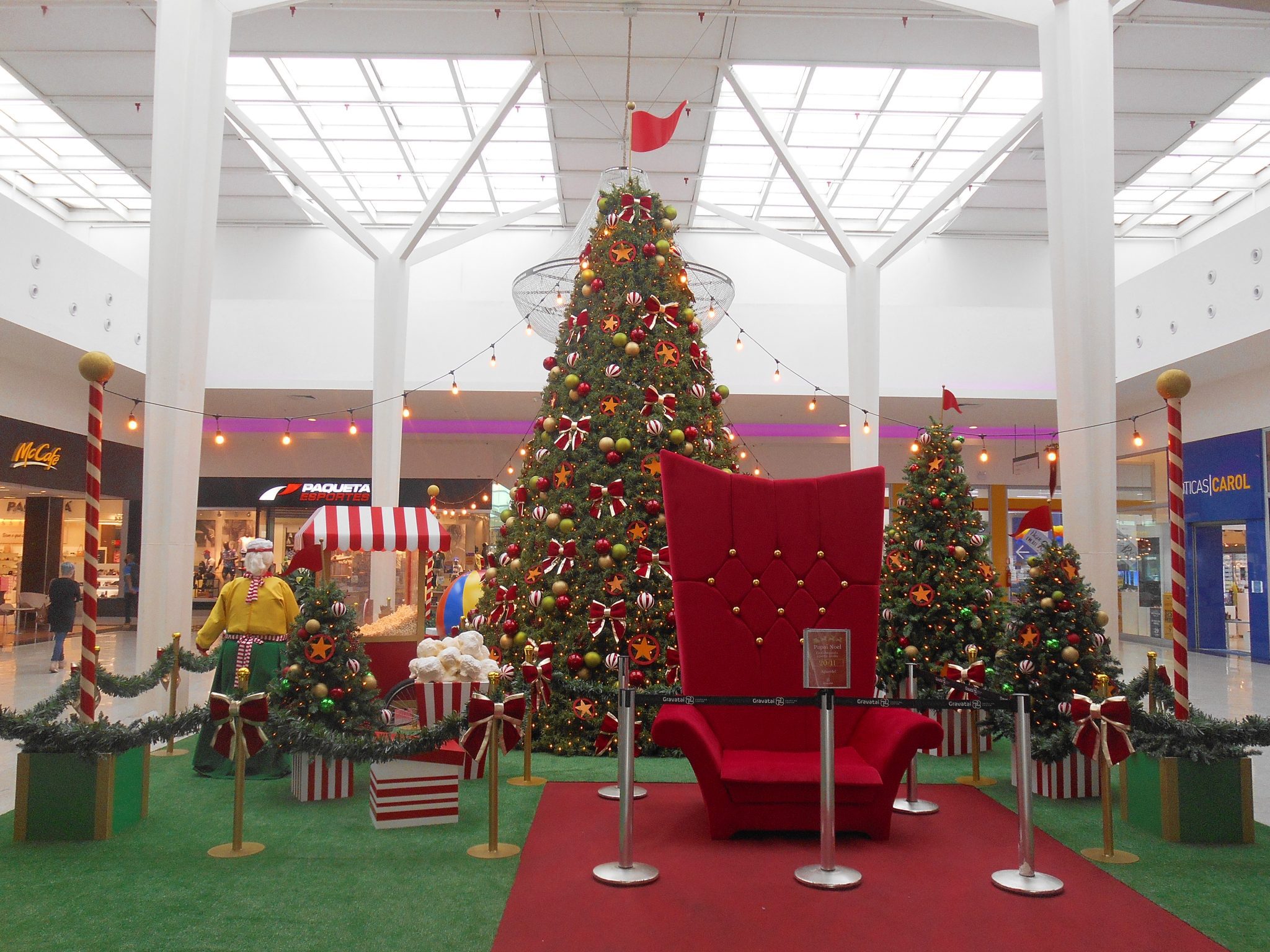 Papai Noel pelas ruas e apresentações circenses; Gravataí Shopping anuncia cronograma de Natal