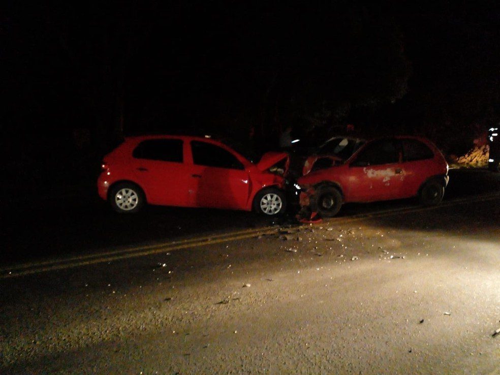 Homem morre em colisão entre dois carros na ERS-020 em Gravataí