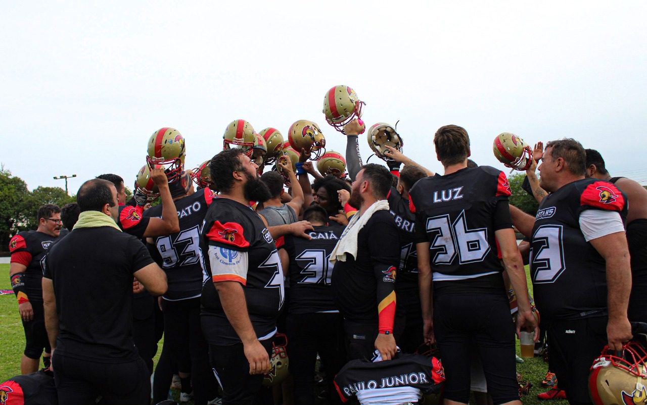 Time de futebol americano promove campanha solidária em Gravataí