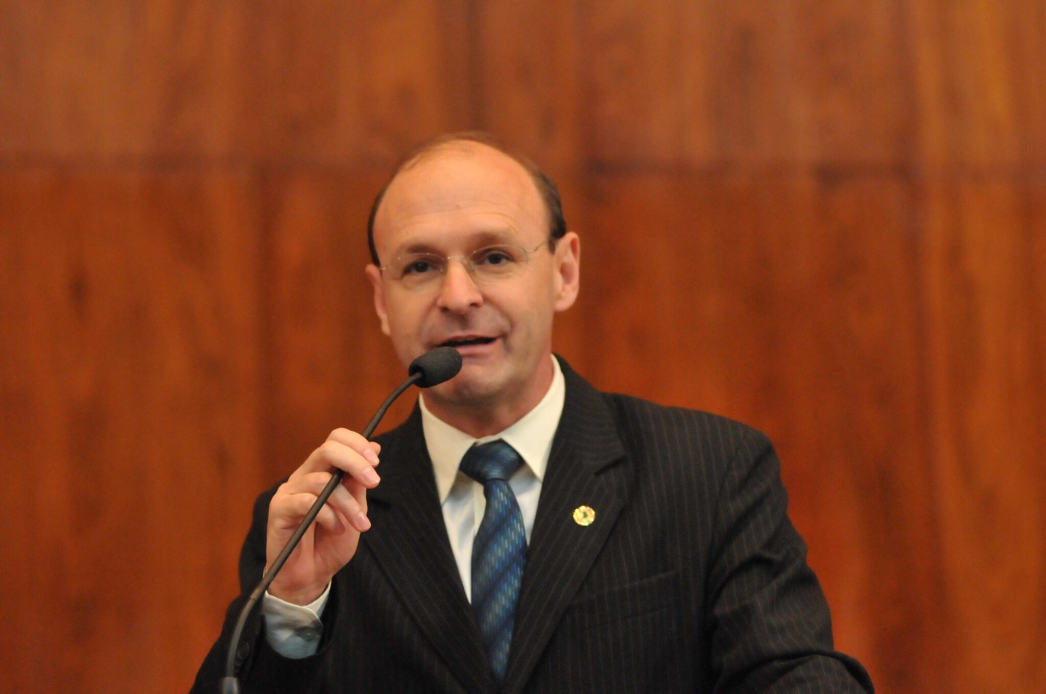 Comissão recomenda continuidade do processo de impeachment contra Miki Breier