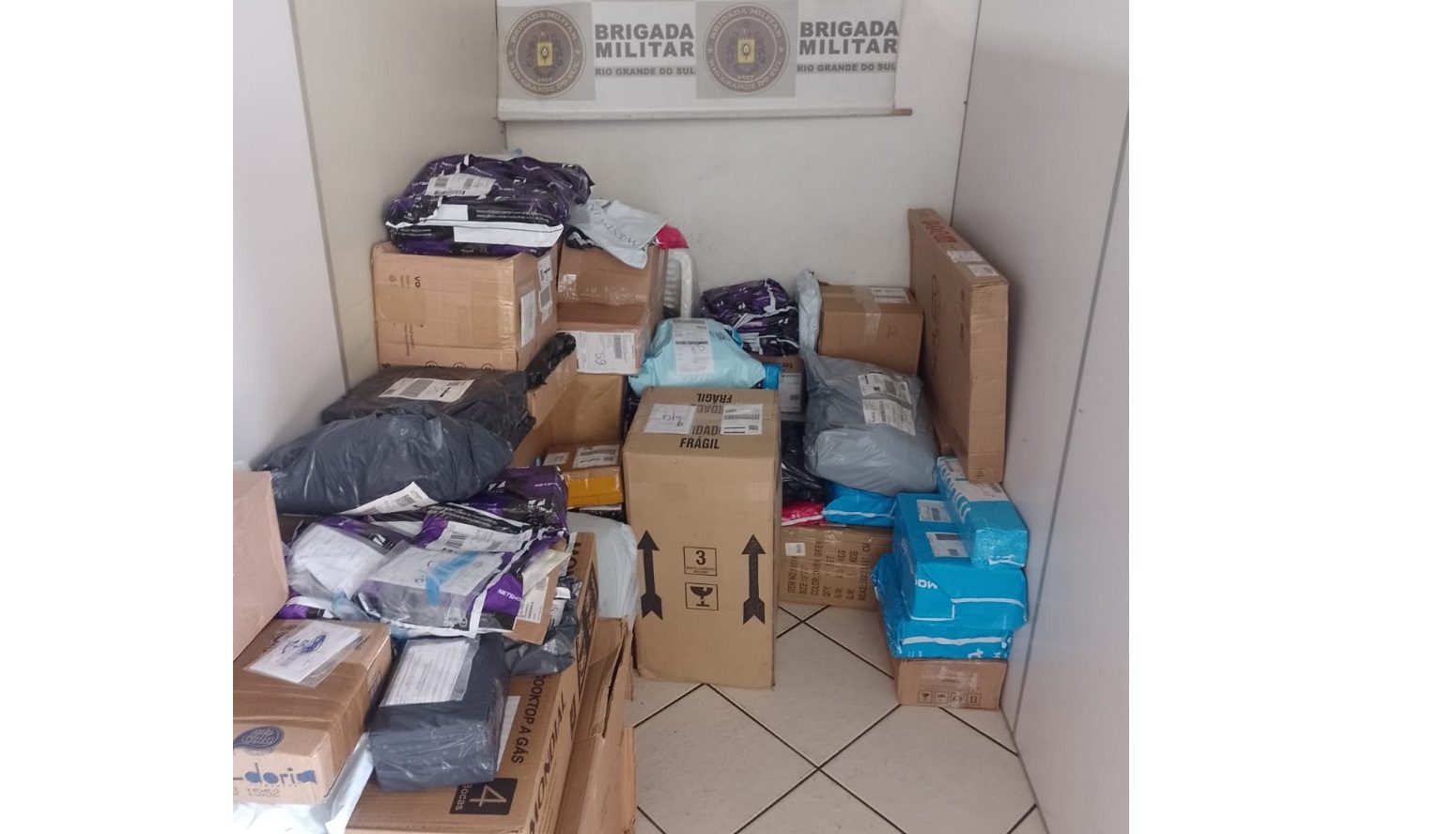 Dupla é presa por roubo de carga de eletrônicos em Cachoeirinha