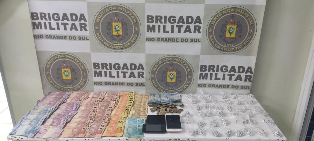 Quatro pessoas são presas e mais de mil pedras de crack são apreendidas em Cachoeirinha