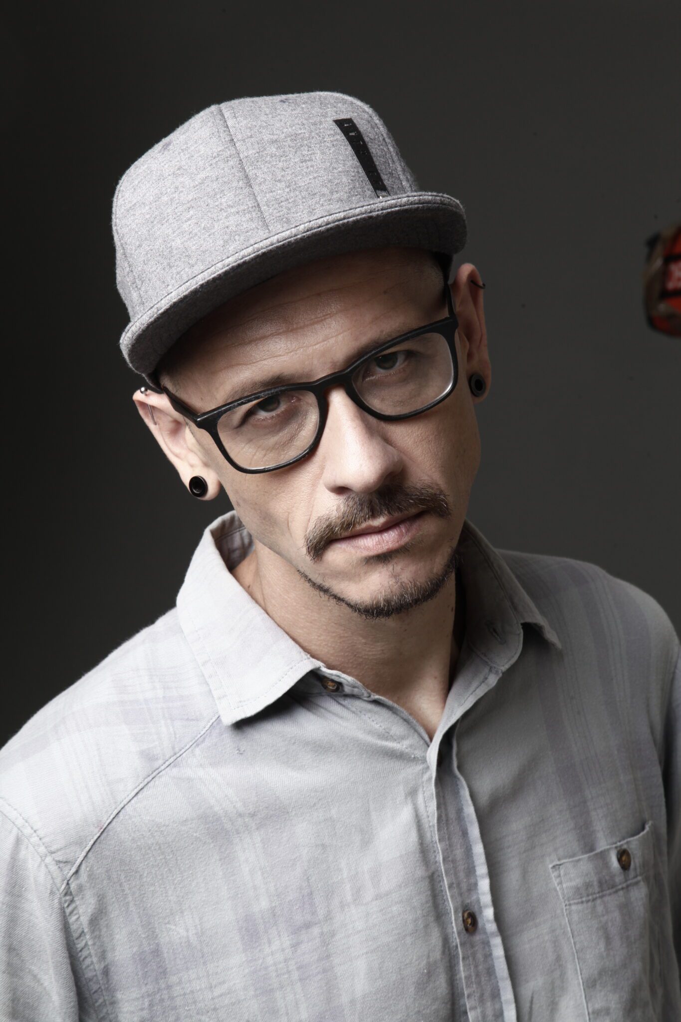 SESC Gravataí recebe o comediante Marcito Castro neste sábado