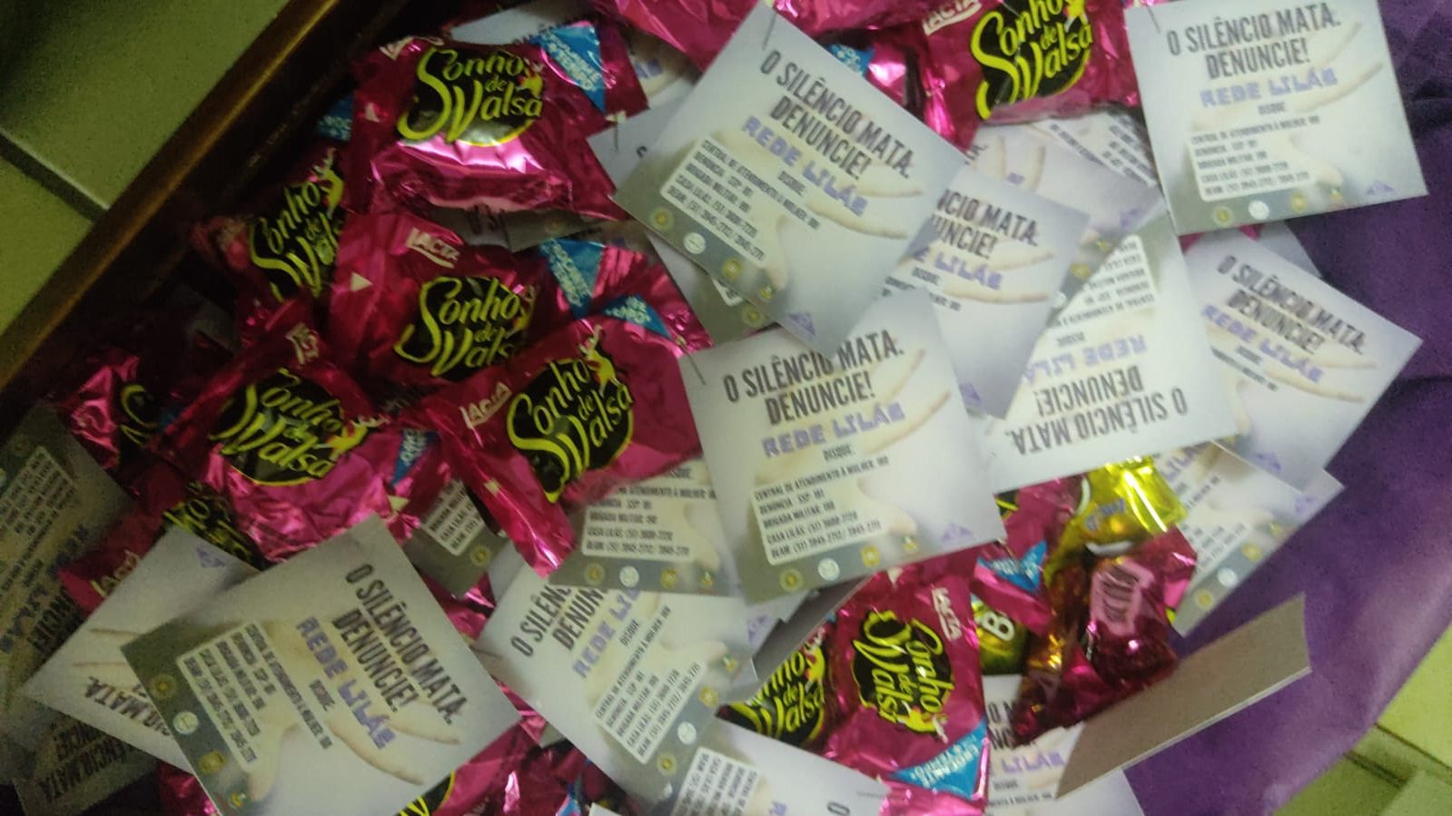 Rede Lilás de Gravataí realiza ação contra a violência doméstica no Gravataí Shopping Center