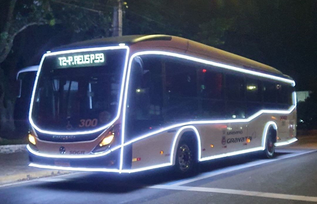 Ônibus Iluminado da Sogil tem chamado atenção em Gravataí