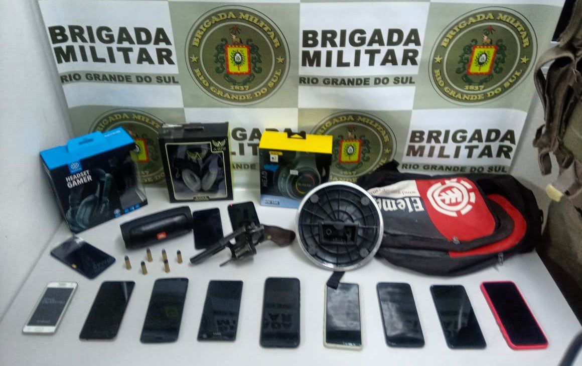 Casal é preso em Gravataí por roubo a uma loja de eletrônicos e porte ilegal de arma