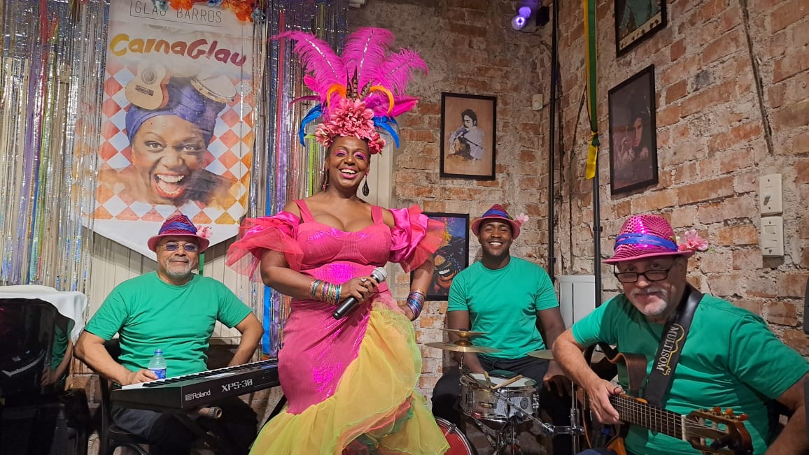 Cantora de Gravataí, Glau Barros apresenta show de Carnaval neste sábado