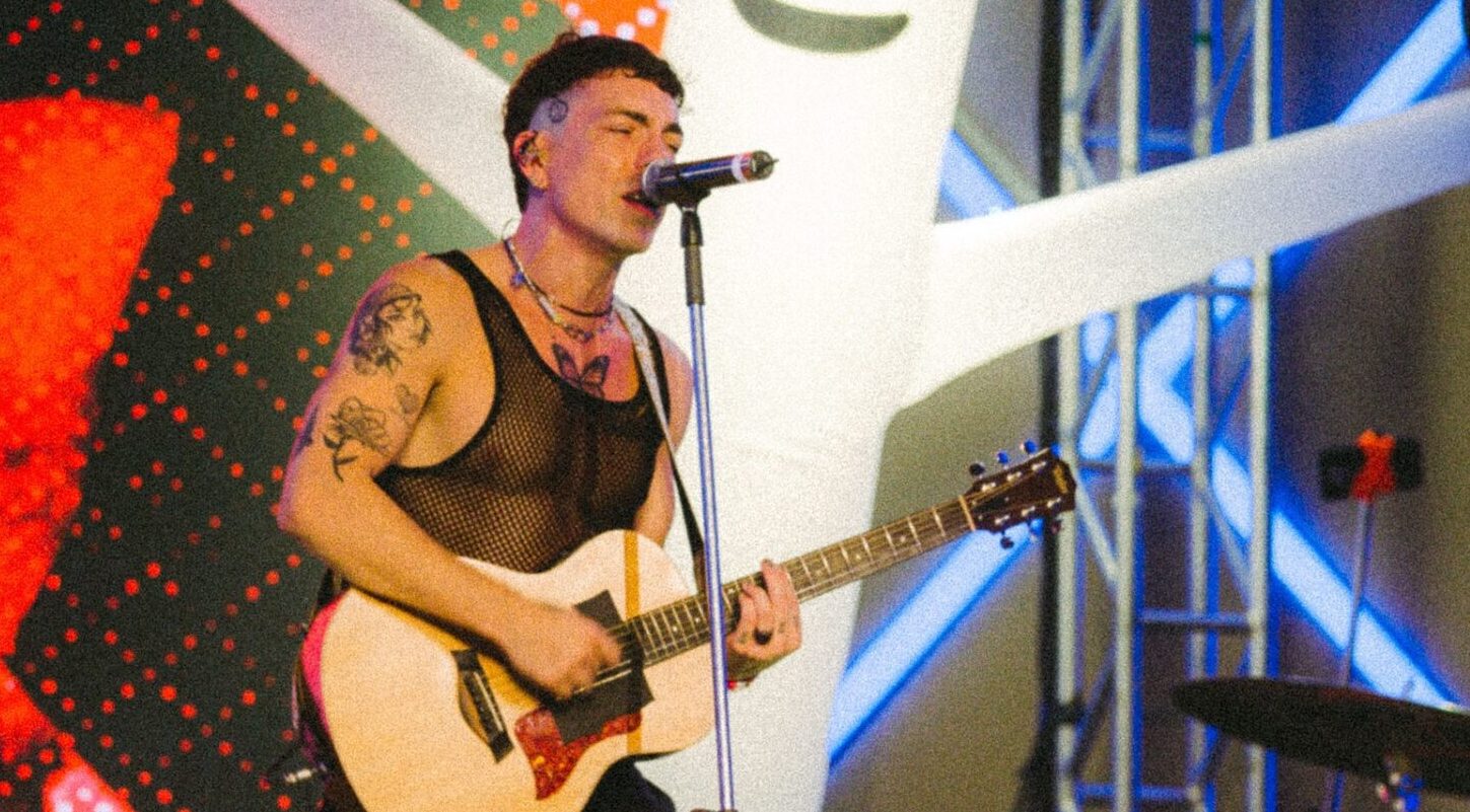 Cantor Di Ferrero apresenta disco solo no Quintal do Clube, em Gravataí