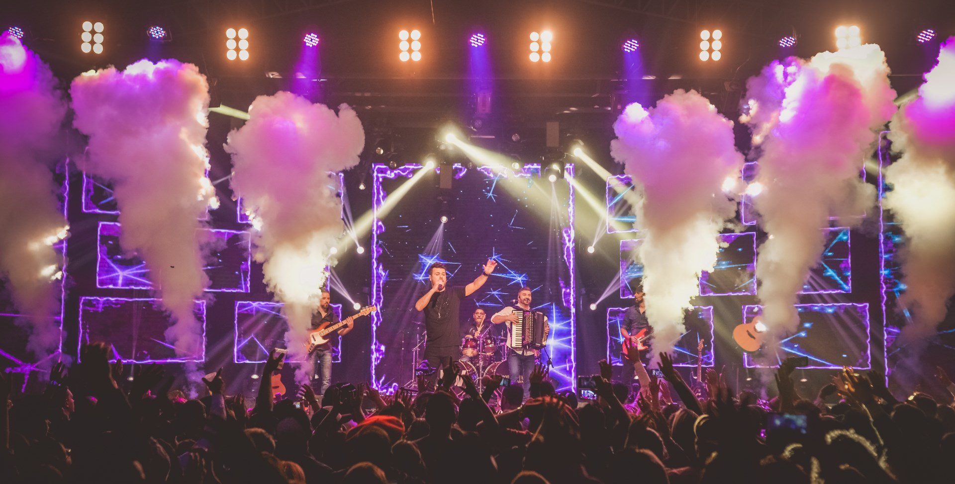 Em baile com quatro horas de duração, JJSV apresenta sucessos em Gravataí