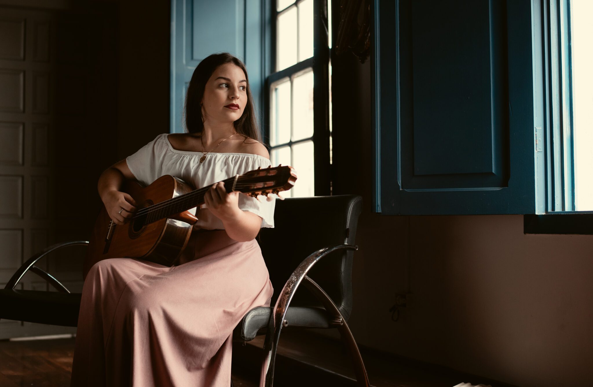 Jovem paranaense faz sucesso na música gaúcha após vir morar em Gravataí