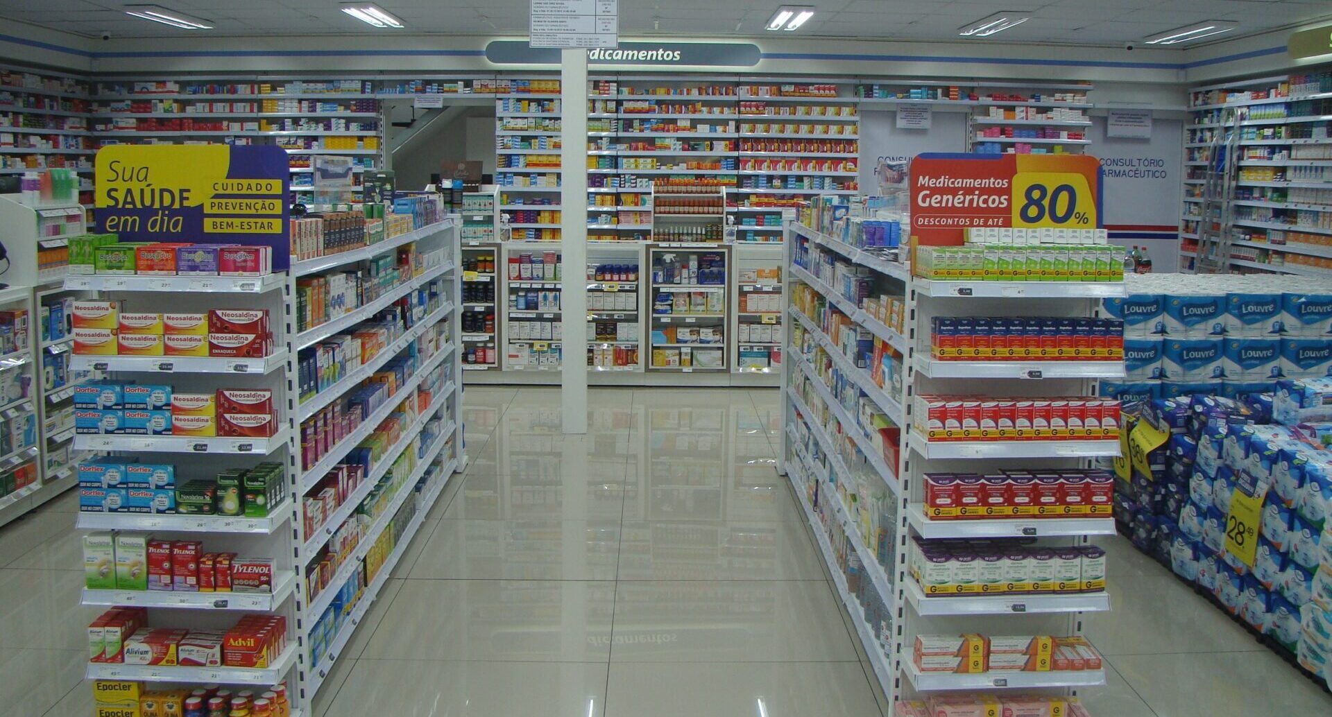 Conselho de Medicina busca na Justiça derrubar resolução que autoriza farmacêuticos a prescrever medicamentos