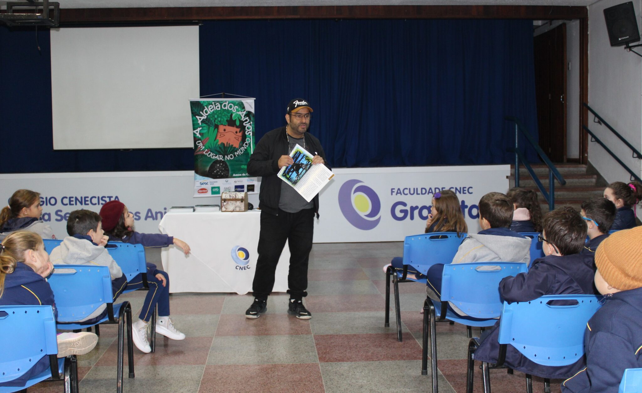 História de Gravataí contada sob perspectiva da magia encanta crianças nas escolas