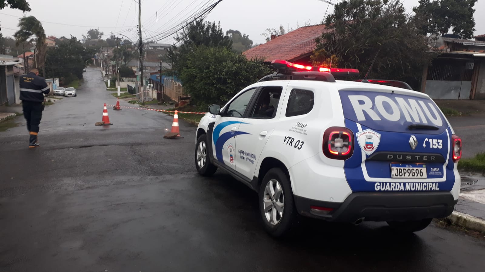 Em Gravataí, ciclone deixa bairros sem energia elétrica e problemas no trânsito