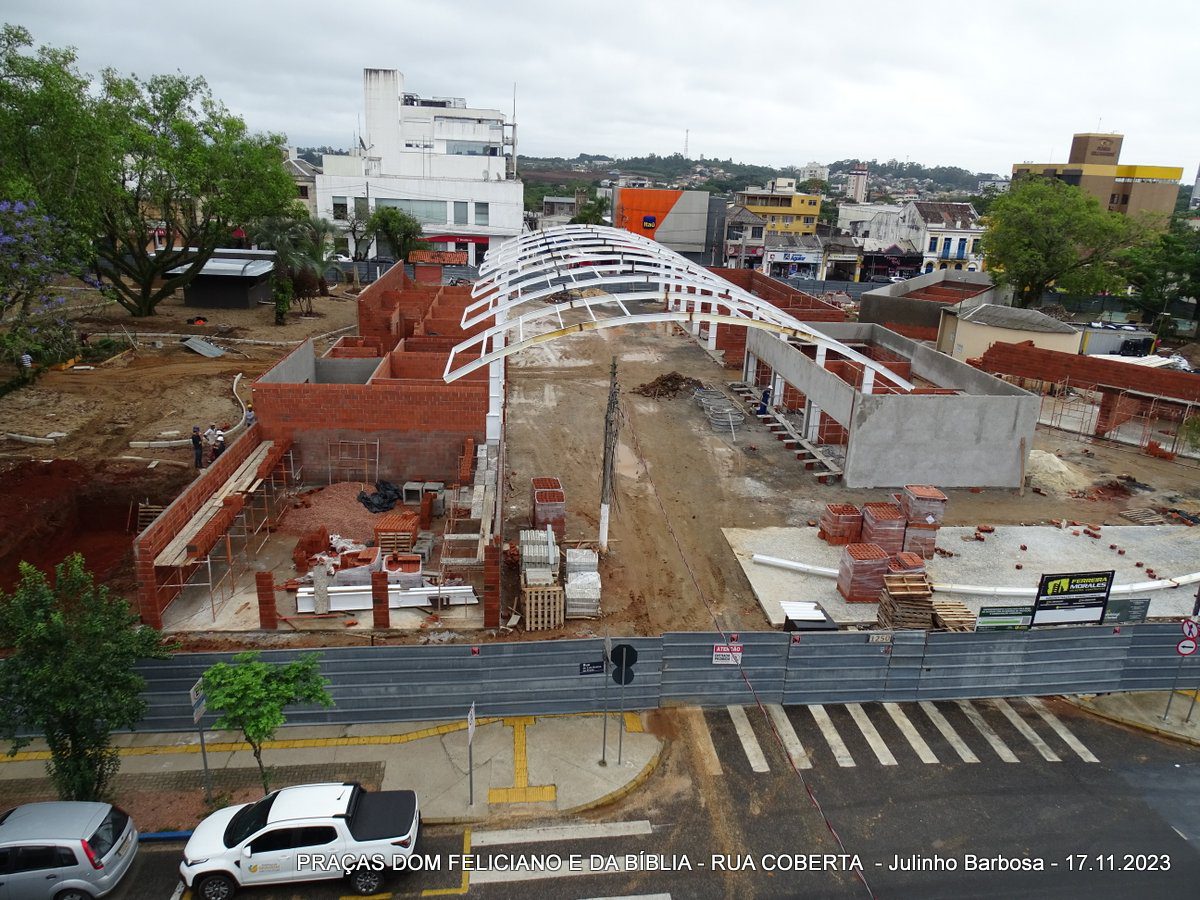 Em fotos, veja o andamento da Rua Coberta de Gravataí