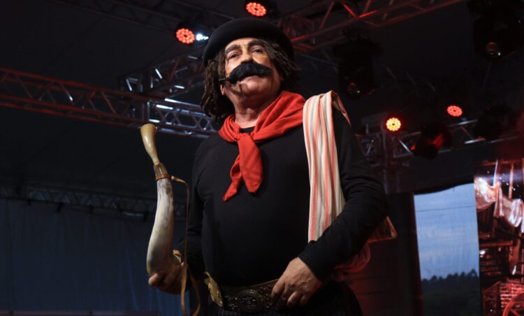 Guri de Uruguaiana retorna a Gravataí para contar seus causos no palco do Sesc