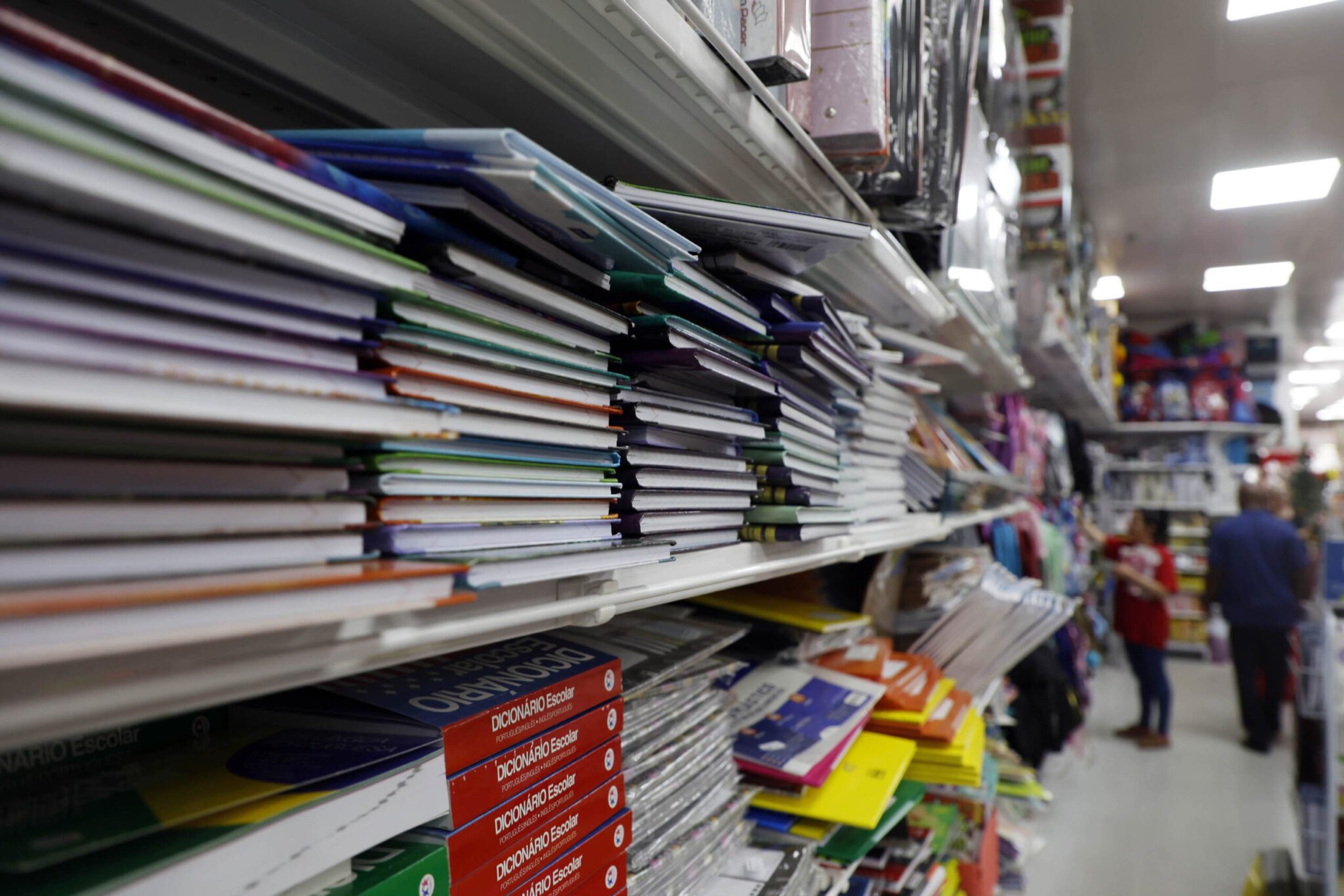 Saiba quem pode e como adquirir o cartão municipal para a compra de material escolar em Gravataí