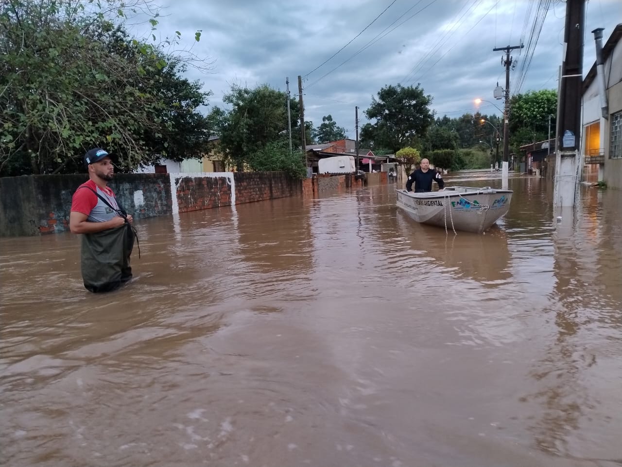 Gravataí acumula quase 400mm de chuva; Rio vai chegar aos seis metros nas próximas horas