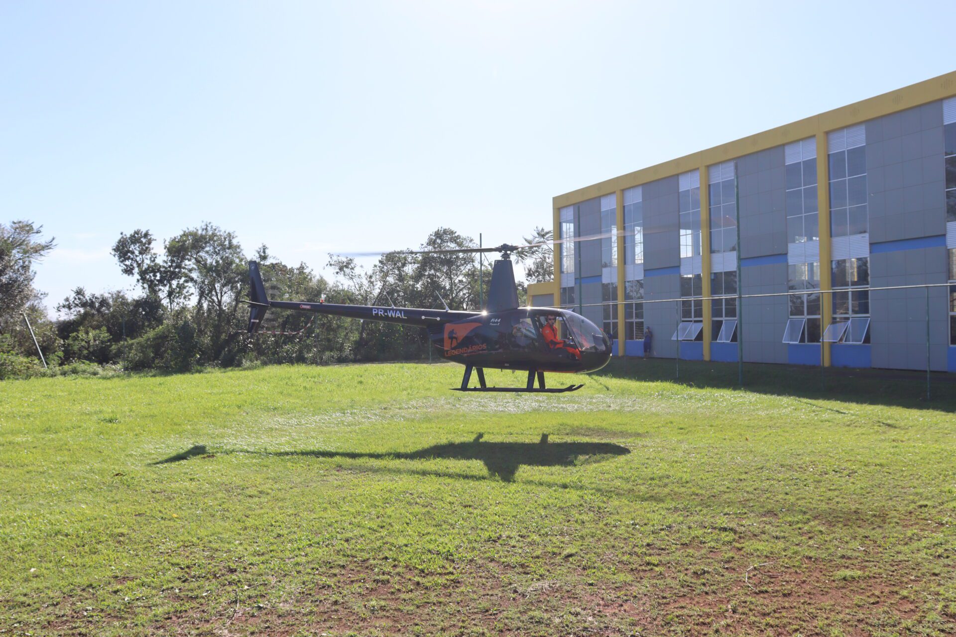 Com apoio de voluntários, Ginásio de Gravataí se torna centro de distribuição estadual