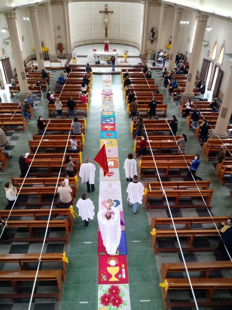 Igreja Matriz de Cachoeirinha confeccionará tapetes de Corpus Christi com doações