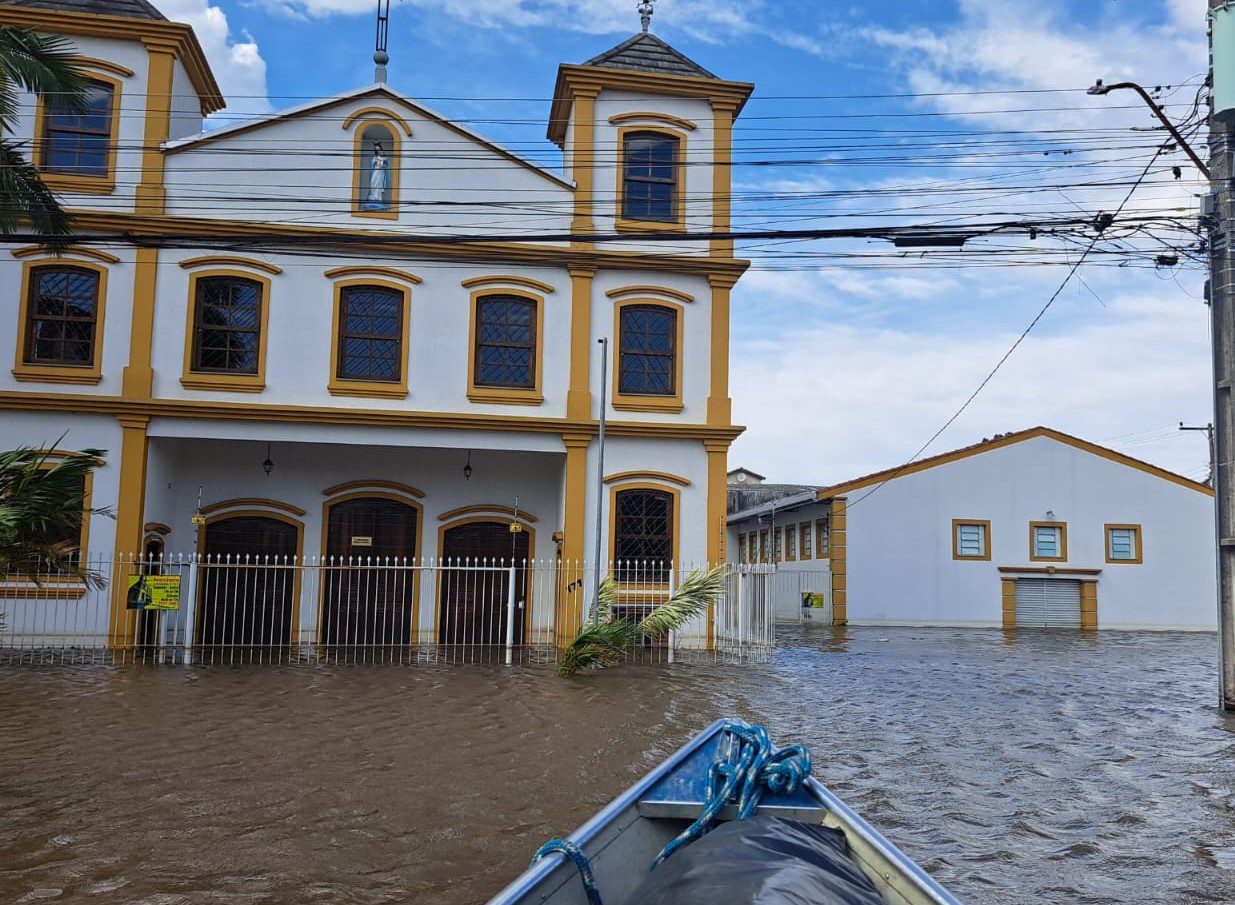 Alagada, igreja de Cachoeirinha mantém apoio à comunidade e incentiva união e fé