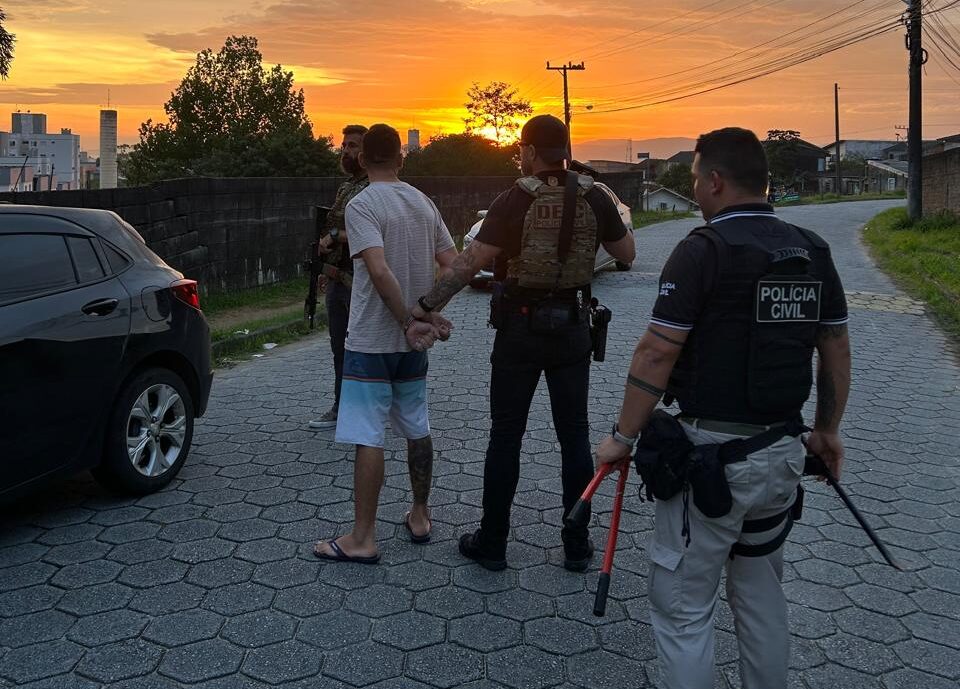 Roubo milionário e série de assassinatos; Polícia Civil de Gravataí captura foragido em SC