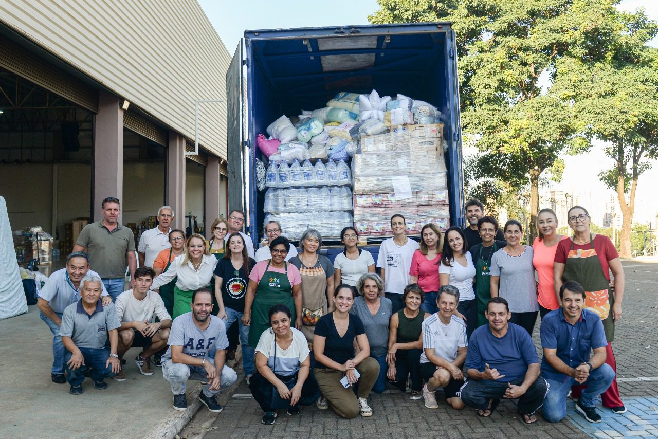 Paróquia de Londrina, no Paraná, envia para Gravataí 15 toneladas de mantimentos